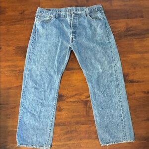 Men’s Levi’s button fly relaxed fit jeans